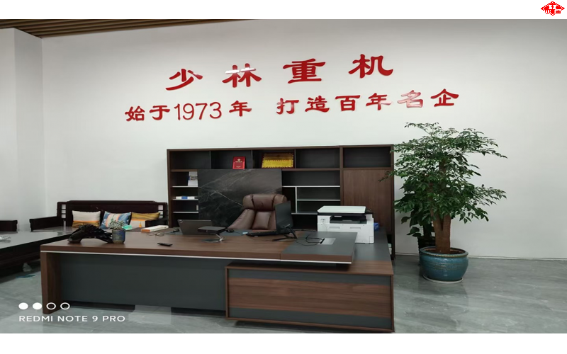 堅持以“以科技求發(fā)展，以質(zhì)量求生存”為方針